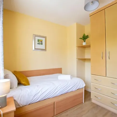 106 - The Townhouse By Shortstays Holiday home *