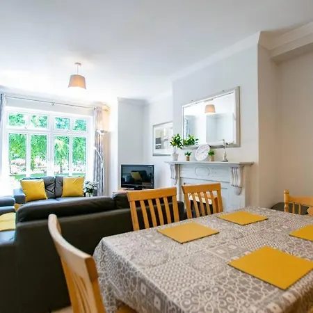 106 - The Townhouse By Shortstays Holiday home *