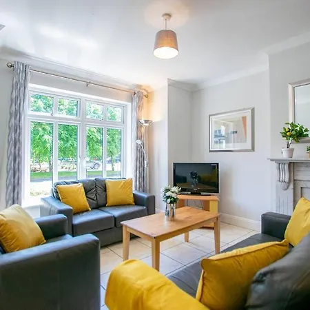 106 - The Townhouse By Shortstays Holiday home *