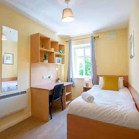 106 - The Townhouse By Shortstays Сasa de vacaciones *
